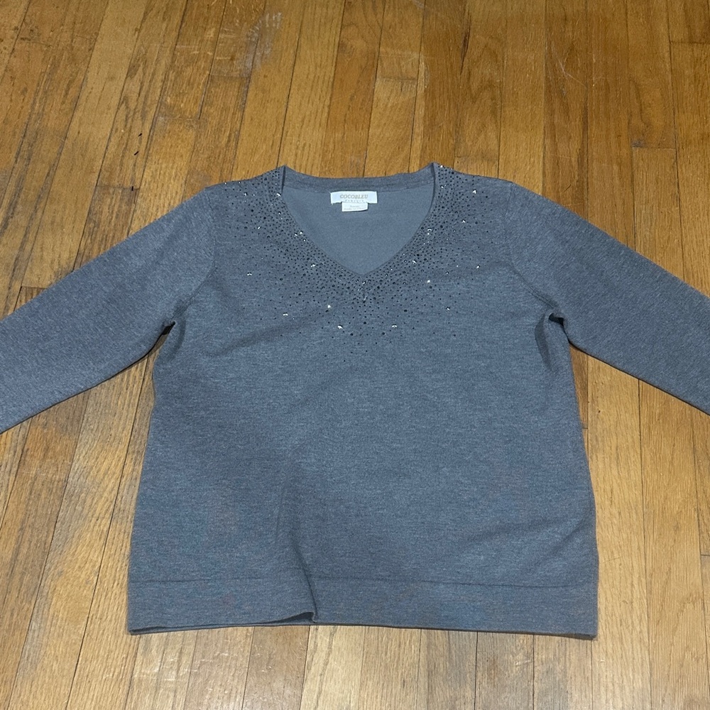 Stylish V-Neck Sweater in Gray